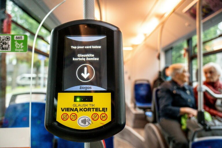 Patogesnės kelionės Kauno viešuoju transportu: lengvatiniai el. vienkartiniai bilietai – bekontakčiu būdu