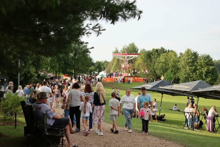 Savaitgalio planas Kupiškyje: sala-botanikos sodas, gastronominiai atradimai ir naktinis lazerių šou virš marių