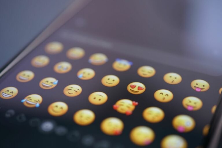 Štai kaip susikurti asmeninį emociuką ir suprasti kitų siunčiamus simbolius