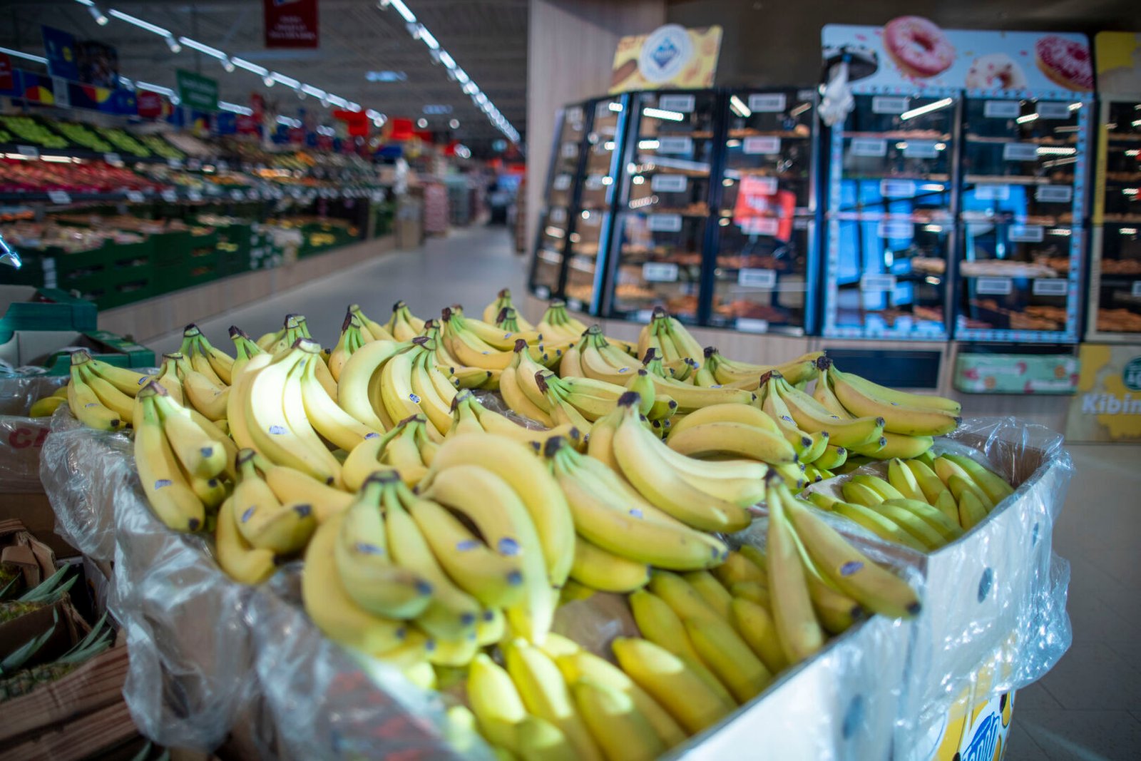 Savaitgalį verta užsukti į „Lidl“: siūlo ypatingas kainas kiaulienai, bananams ir kitiems vasaros favoritams