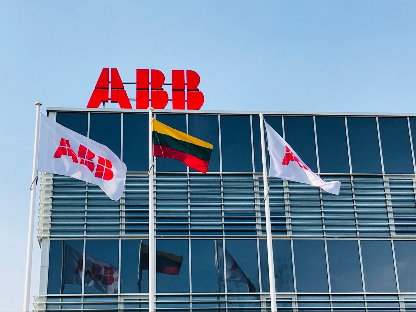 "ABB Lietuva" 2025 m. finansiniai rezultatai: pajamų ir pelno augimas bei stipresnė tvarumo kryptis