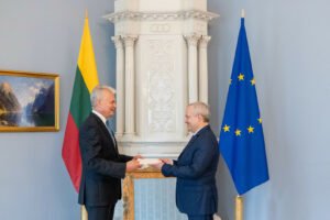 Prezidentas įteikė skiriamuosius raštus Lietuvos ambasadoriams Australijoje ir Moldovoje