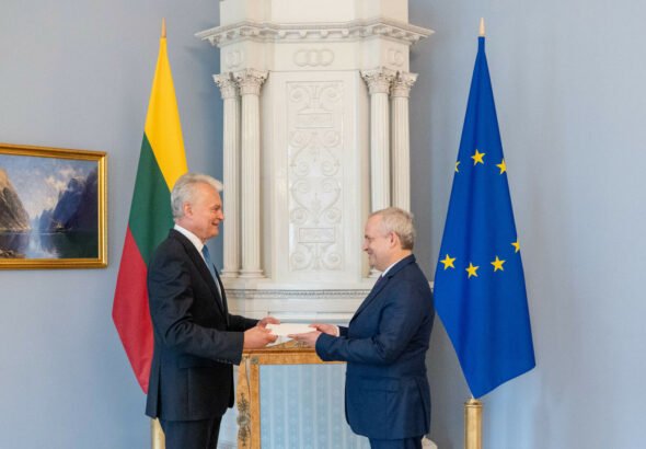 Prezidentas įteikė skiriamuosius raštus Lietuvos ambasadoriams Australijoje ir Moldovoje