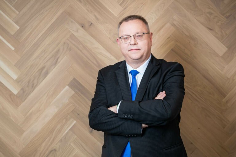 Kiek dar gali kilti būsto kainos? Ekonomistas įspėja, kad lubos jau arti