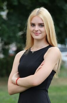 Jaunoji matematikos mokytoja grįžo į gimtąją mokyklą: apsispręsti padėjo ir savivaldybės 600 Eurų stipendija