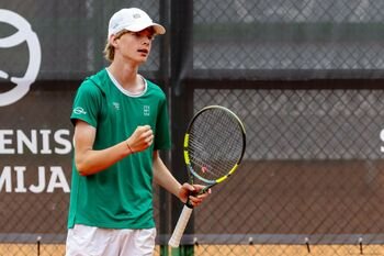 Du pusfinaliai per dvi savaites: penkiolikmetis Erikas Balkūnas sėkmingai žengia į ITF U18 turnyrus