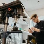 Nuo saulės parkų iki gyvybes gelbstinčio ryšio: ką pasauliui kuria Kauno elektronikos inžinieriai?