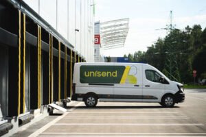 Lietuvos pašto valdomas „Unisend“ stiprina pajėgumus: Rygoje atidarytas naujas logistikos centras