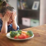 Kai vaikas „nevalgo“: kada tai tik įprastas etapas, o kada – signalas kreiptis į gydytoją