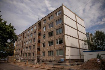 Dalį daugiabučio Vilniuje apšiltino vos per dvi dienas: tai gali pakeisti renovaciją Lietuvoje