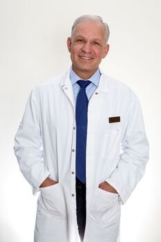 Vyrų estetika keičiasi: plastikos chirurgas G. Papečkys plaukų transplantaciją pirmiausia išbandė pats