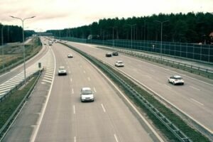 Vienas staigus stabdymas – masinė avarija: šią vasarą žalos keliuose jau viršijo 15 mln. eurų