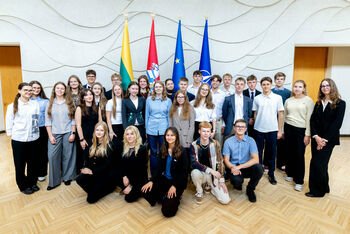 Darbą pradėjo moksleivių ministrų kabinetas: startuoja projektas „Moksleiviai – į Vyriausybę“