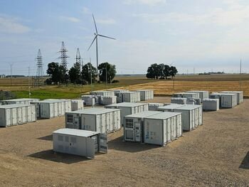 „Green Genius“ Jurbarke į tinklą įjungė didžiausios talpos komercinę bateriją Lietuvoje