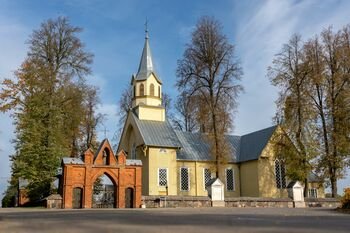 Nuo J. A. Pabrėžos pėdsakų iki vakaro muzikos: Raudėnai kviečia į išskirtinę vasaros palydų šventę, kurioje susitiks istorija, tikėjimas ir bendrystė