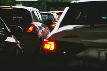 Kamščiai sugrįžo anksčiau: vairuotojų išgyvenimo gidas