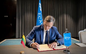 Lietuva pasirašė Konvenciją dėl Europos civilinės aviacijos konferencijos biuro