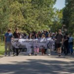 Romų genocido dienos minėjime Vilniuje: romų himnas, atminimo gėlės ir diskusijos