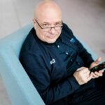 Pirmasis vaiko telefonas prieš mokslo metus: ekspertas įspėja, ko nedaryti