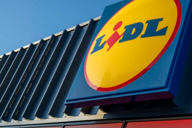 „Lidl Lietuva“ ir toliau moka didžiausius atlyginimus sektoriuje