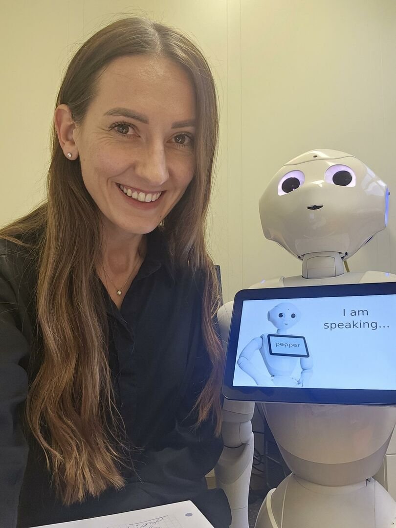 Robotas gali būti ne tik kolega, bet ir vadovas: tyrimas parodė, kad jo asmenybė veikia darbuotojų rezultatus