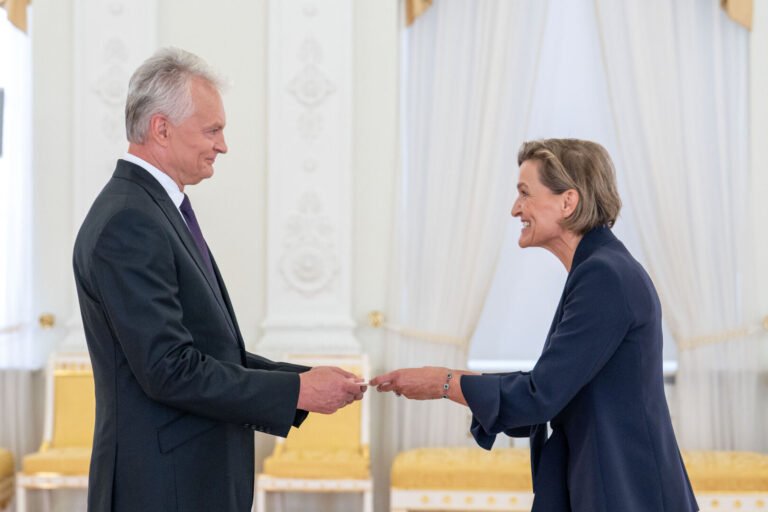 Prezidentas priėmė Nyderlandų, Švedijos ir Kambodžos ambasadorių skiriamuosius raštus