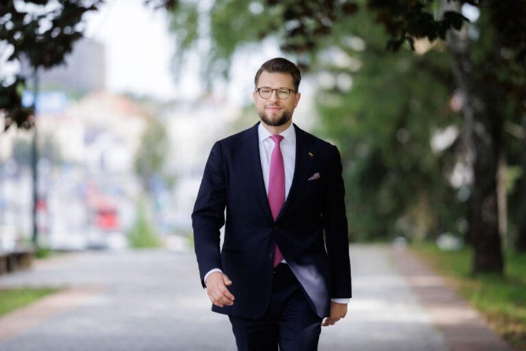 Elektromobilių įkrovimas namuose gali būti naudingas: kas yra DAEI vienetai?