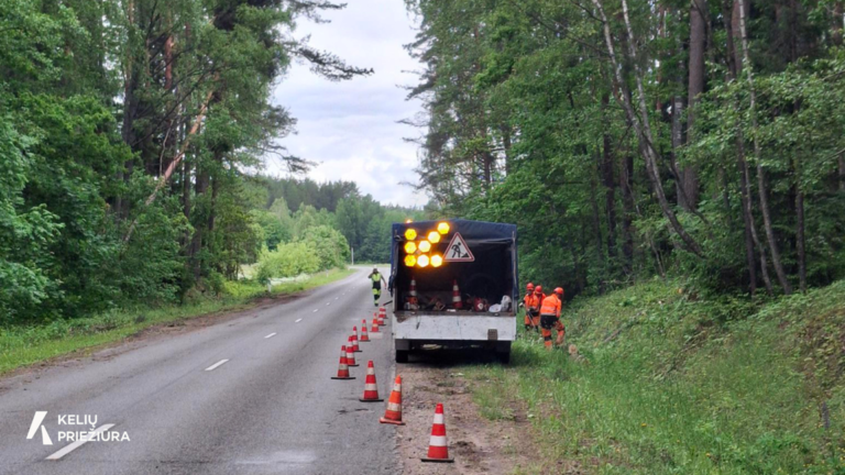 Prieš galimą šeštadienio audrą – sustiprintas kelininkų budėjimas