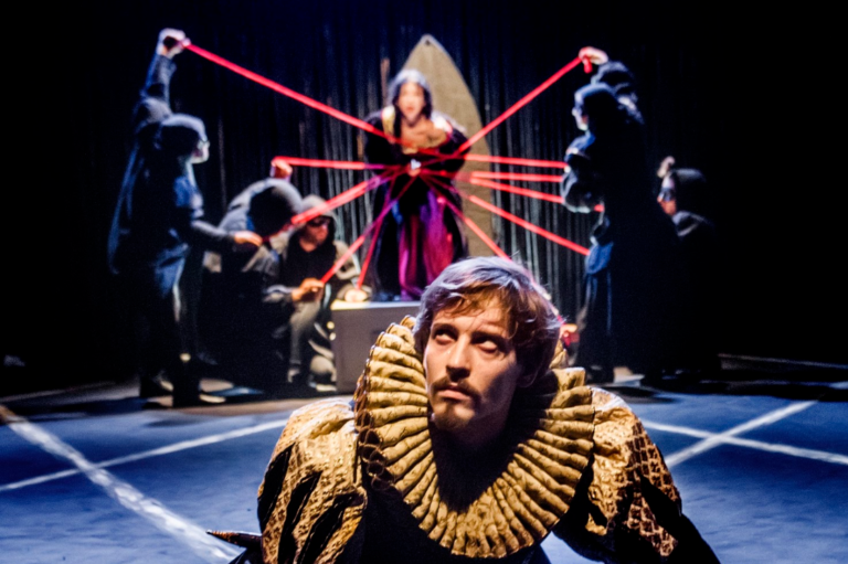 „Glimstedt“ tęsia mecenatystės tradicijas: partnerystė su Keistuolių teatru
