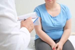 Gydytoja paaiškino, kada po atostogų priaugtas svoris yra laikinas pokytis, o kada – signalas dėl sveikatos