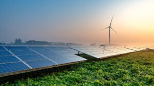 Skuodo rajone „European Energy“ vysto hibridinį vėjo, saulės ir energijos kaupiklių parką