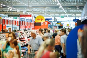 Savaitgalio superkainos „Lidl“: čiupkite šviežią viščiuką ir slyvas su nuolaida vasaros palydėtuvių vakarienei