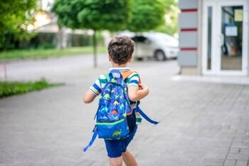 Rugsėjis – savarankiškumo egzaminas ir vaikams, ir tėvams: kaip žinoti, kada laikas suteikti daugiau laisvės?