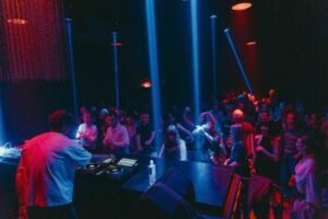 Pirmosios „Vilniaus naktys“ – pilni klubai ir dėmesys vietos scenai