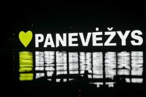 Šiandien Senvagėje – naujo audiovizualinio spektaklio „Atspindžiai“ premjera