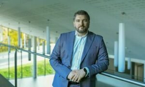Ekspertas įspėja: kokių duomenų nereikėtų patikėti dirbtiniam intelektui
