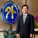 Dr. Lin Chia-lung Užsienio reikalų ministras Kinijos Respublika (Taivanas): Pasitikėjimo atkūrimas: teisėta Taivano vieta laisvajame pasaulyje.