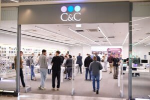 Naujausi „Apple“ įrenginiai jau Lietuvoje: oficialiai prasidėjo jų prekyba