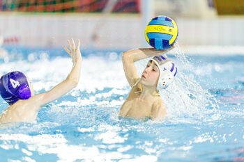 Vilniuje - tarptautinės vandensvydžio kovos: jauniesiems sportininkams prasideda kelias link Europos čempionatų
