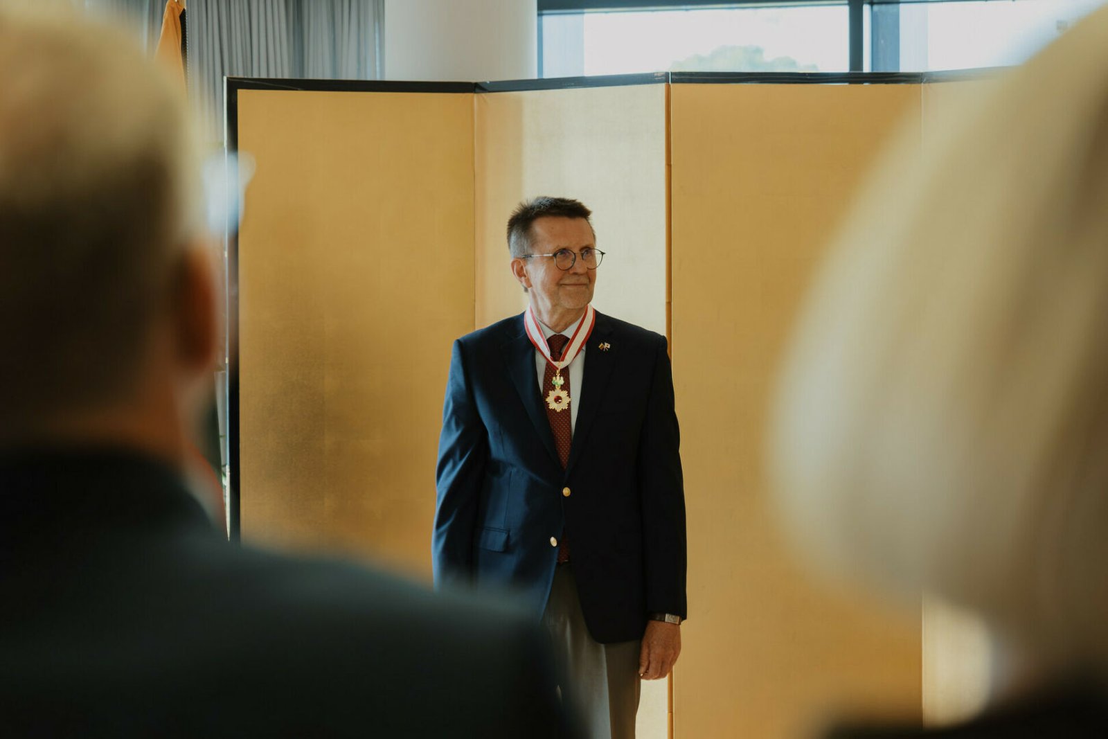 Japonija apdovanojo prof. Virginijų Šikšnį Tekančios saulės ordinu