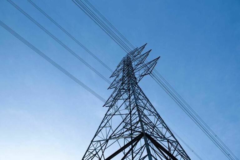 ABB stiprina elektros tinklų automatizavimo veiklą Baltijos šalyse įsigydama „Netcontrol“