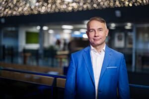 „Tele2“ pasirašė Visuotinės gynybos chartiją: stiprins darbuotojų pasirengimą ir organizacijos atsparumą