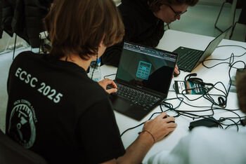 DI jau atpažįsta kibernetines grėsmes. „Cyber arena“ tikrins - kam saugumo centre reikalingas žmogus?
