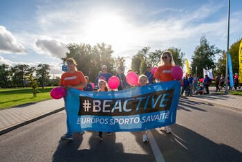 Lietuviai renkasi vaikščiojimą: per mėnesį #BEACTIVE iššūkiuose surinkta daugiau nei 8 milijardai žingsnių