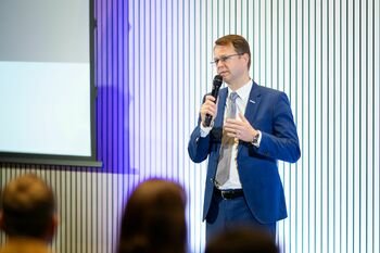 „Via Lietuva“ stiprina bendradarbiavimą su projektų rangovais: Partnerių dienoje aptarti svarbiausi 2026-2027 m. kelių infrastruktūros darbai