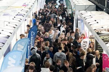 Didžiausias Vakarų Lietuvos karjeros renginys „Įdarbink ateitį 2026“ subūrė 10 tūkst. lankytojų ir 100 darbdavių