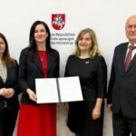 Atnaujinta nacionalinė kolektyvinė sutartis: svariai augs pareiginės algos bazinis dydis