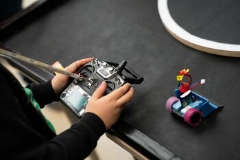 Klaipėdos universitete susirungė daugiau nei 180 robotų iš keturių šalių