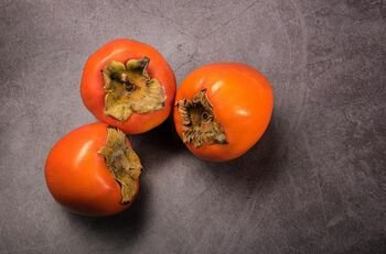 Persimonų sezonas įsibėgėja: kaip išsirinkti saldžiausius ir paruošti netikėtą patiekalą