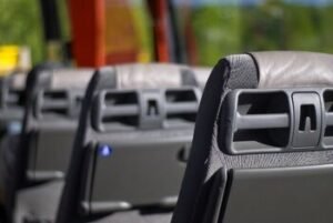Seimui pritarus, tolimojo susisiekimo autobusų keleiviai nuo lapkričio galės važiuoti perpus pigiau